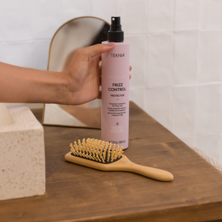 teknia-frizz-control-protector-300-ml-lakme.jpg