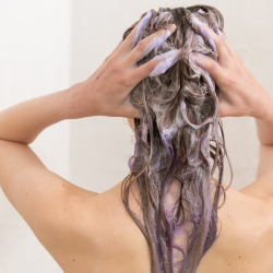 teknia-white-silver-shampoo-tonalizador rubio-lakme.jpg