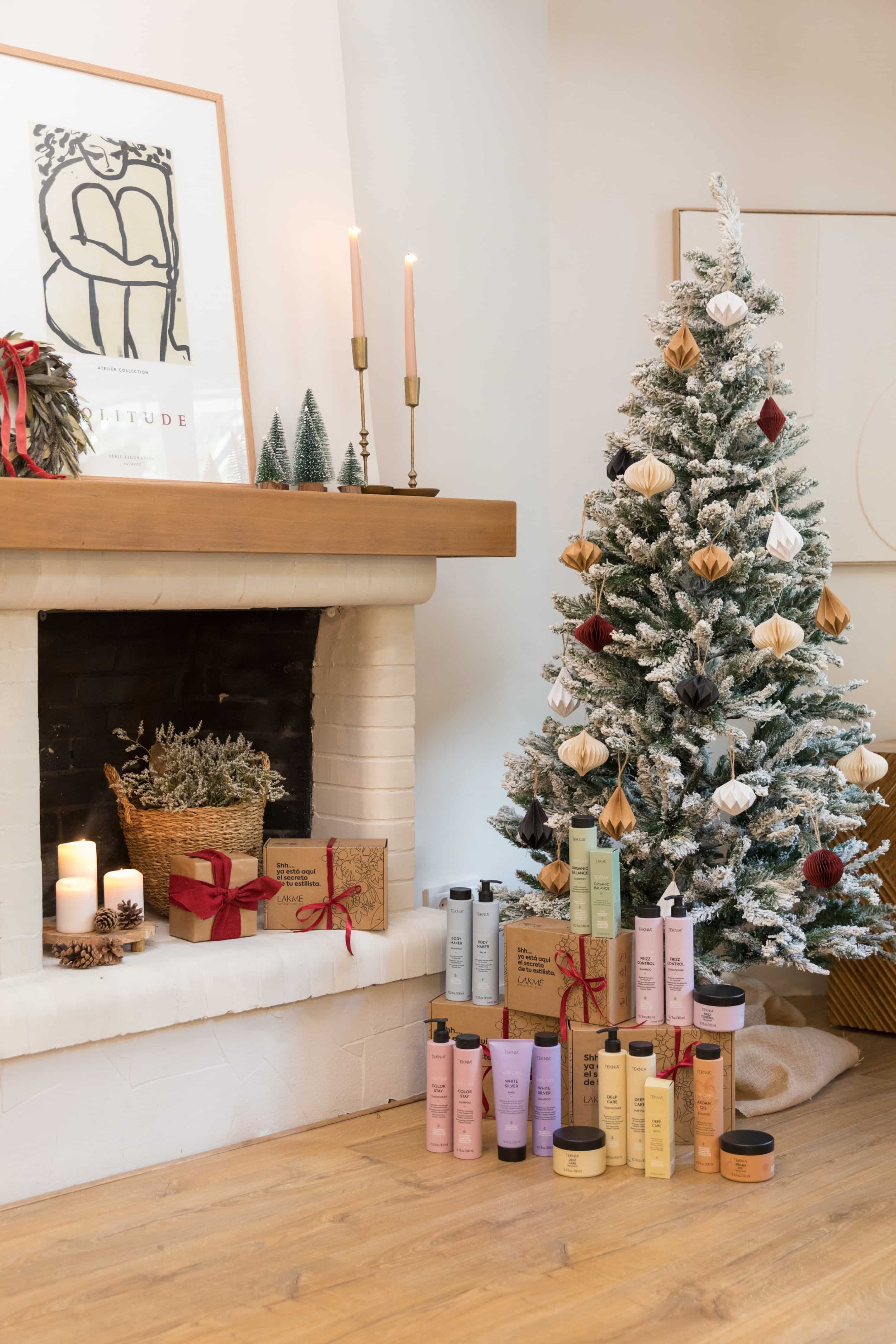 &aacute;rbol de navidad con productos Lakm&eacute;